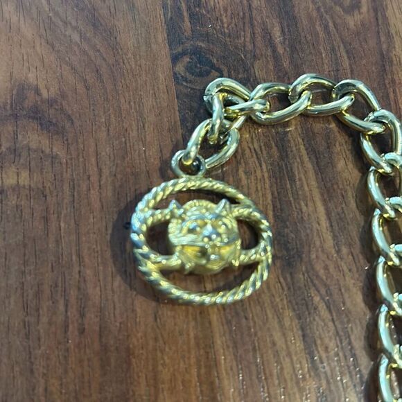 Vintage large heavy gold oval circle chain belt Lionshead - Picture 3 of 6